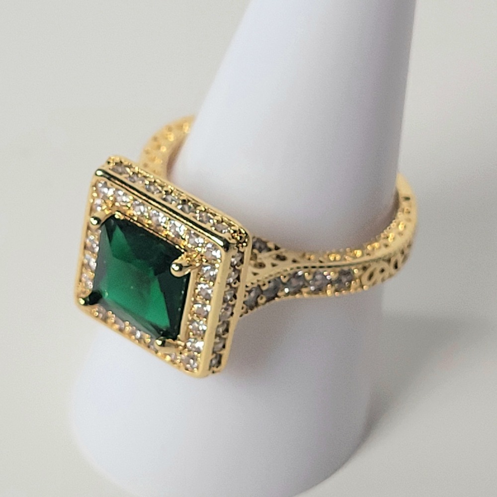 Gold Tone Emerald Green Glass Stone Halo Ring CZ Pave Filigree Style Size 8.5
